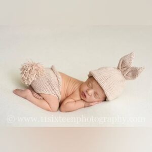 Knit baby hat and diaper set NWOT